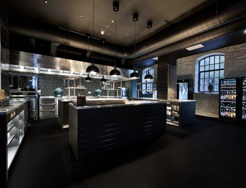 JÖRO | PART TIME FRONT OF HOUSE